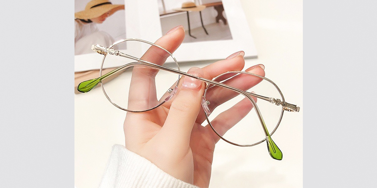 Golden Oval Simple Metal Eyeglasses