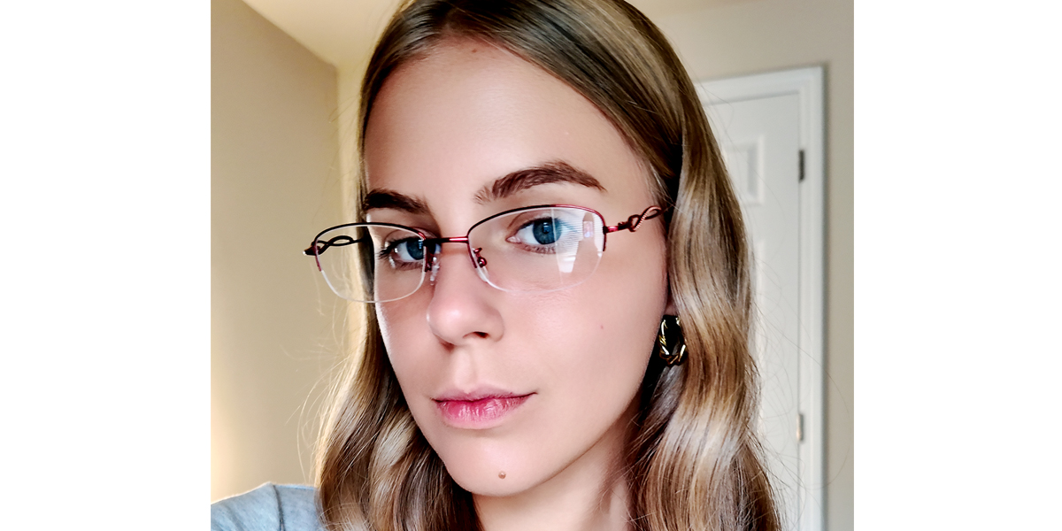 Red Oval Elegant Metal Eyeglasses